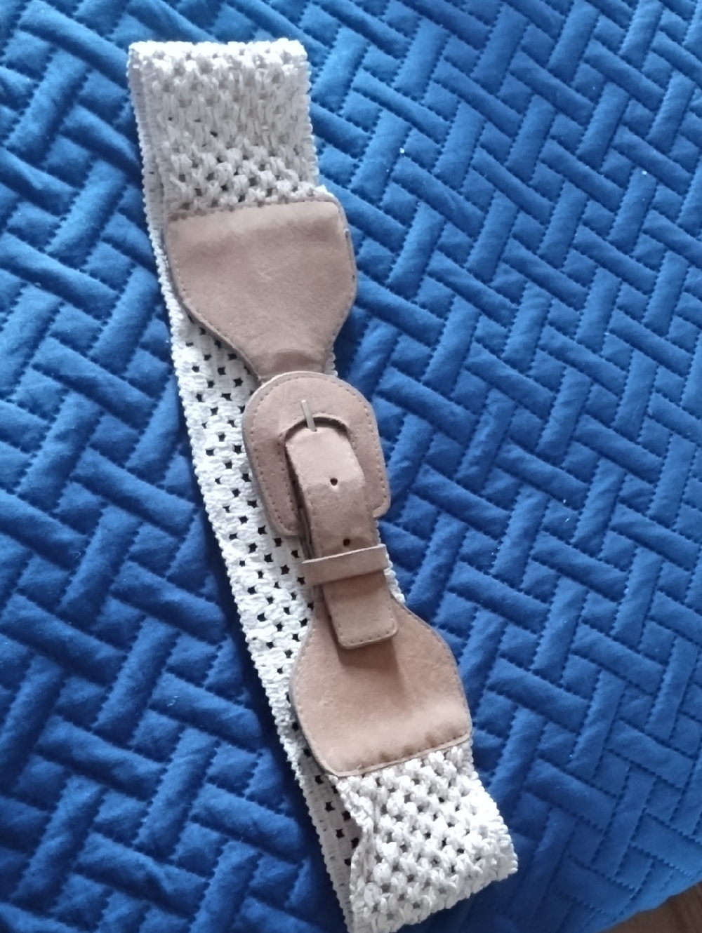 Crochet Stretch Belt with Suede Buckle - Cream & Tan